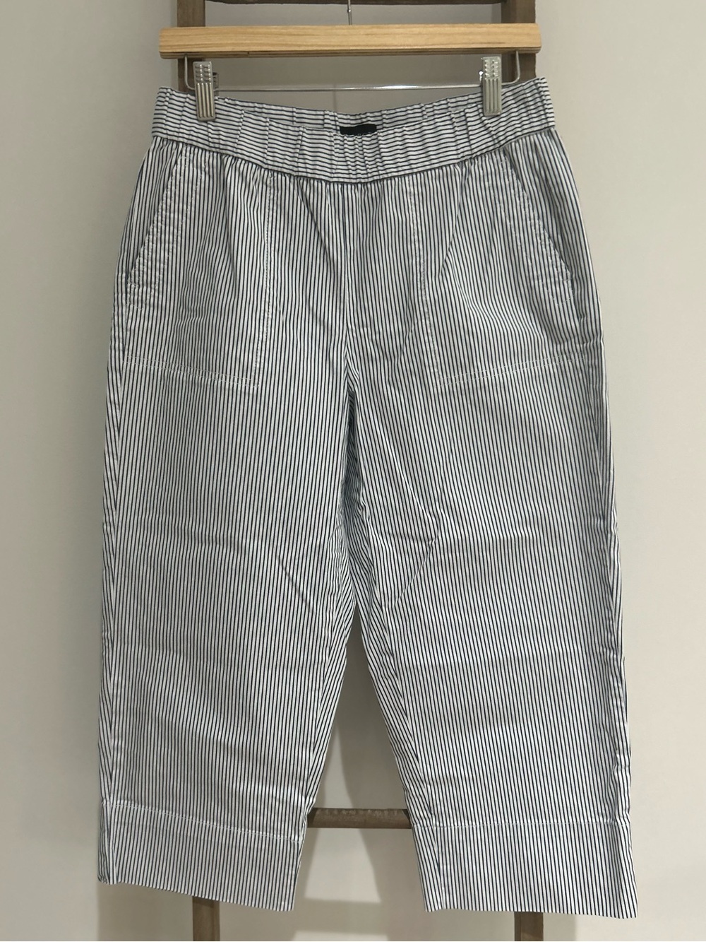 Talbots Blue White Pinstripe Cotton Pull On Capri Pants Pockets Size S Coastal
